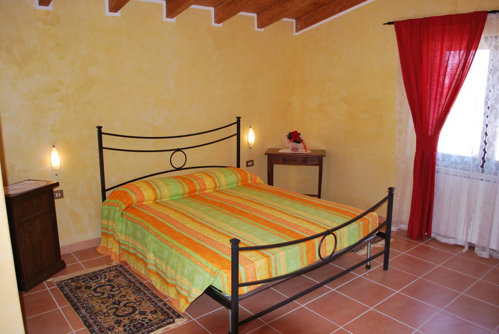 Agriturismo La Valle Di Ceri تشيرفيتيري الغرفة الصورة
